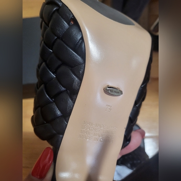 NIB TONY BIANCO KAYLEE MULE IN BLACK SIZE 7.5 - Picture 5 of 6